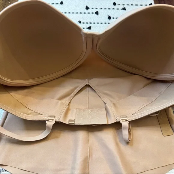 SKIMS Body Molded Underwire Bodysuit in Clay - Picture 5 of 7